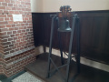 Instalace  zvonu v mauzoleu rodu Lichnovských